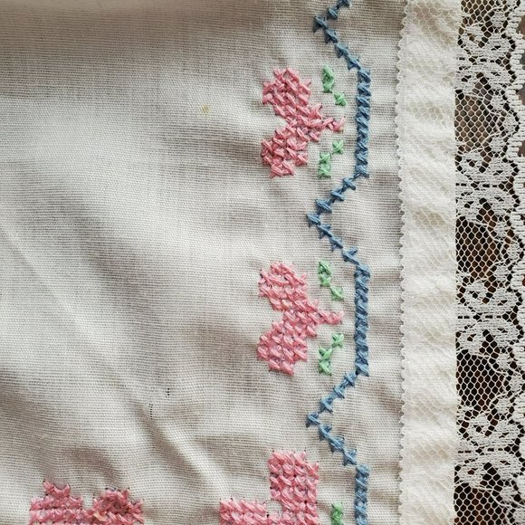 Vintage Cross Stitch Table Linen, Place Mat, Embroidered Handkerchief, Hearts - Picture 4 of 4